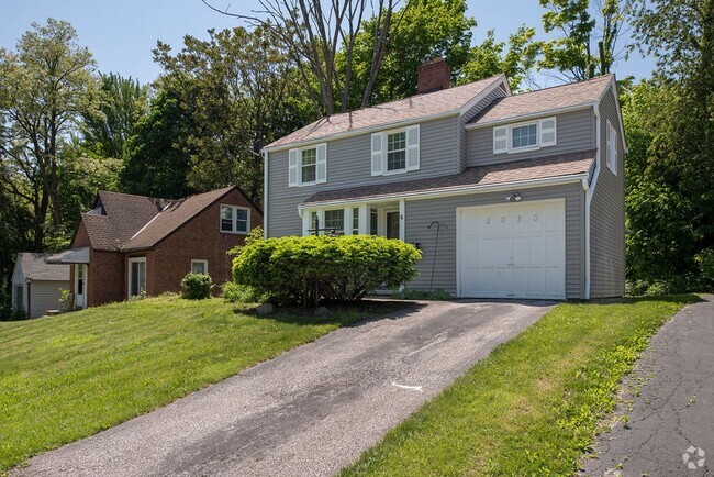 Building Photo - Charming single 3 bedroom house