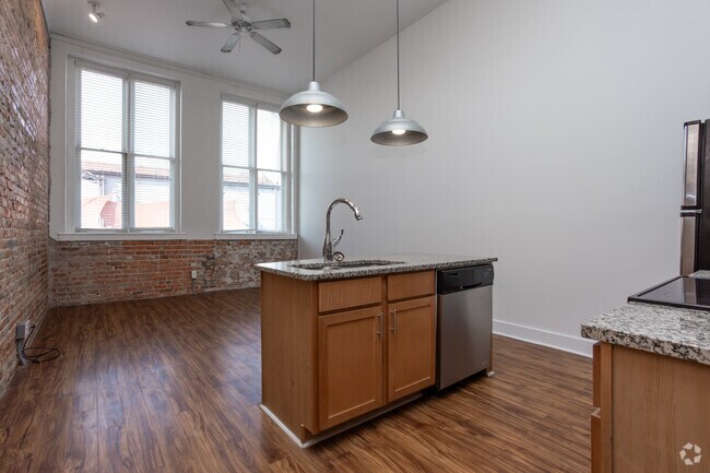 1BR, 1BA - 600SF - Living Room