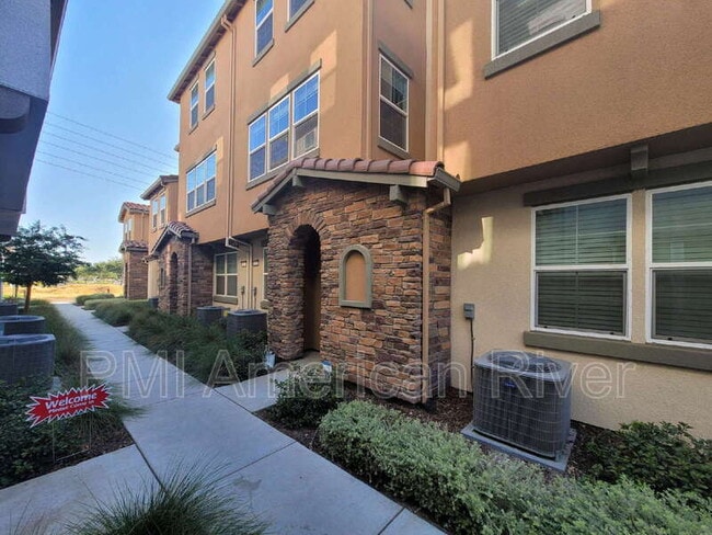 Photo - 4371 Garonne Walk