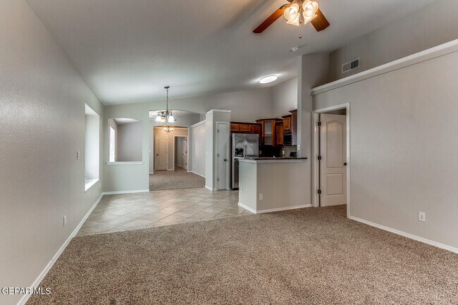 Photo - 814 Desert Silver Dr