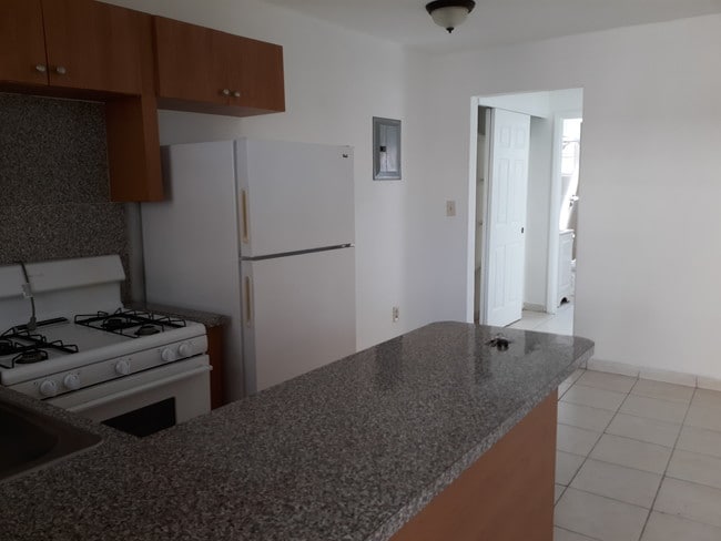 Photo - 965 W 29th St