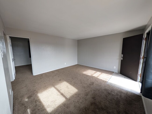 Photo - 1588 Lansing St