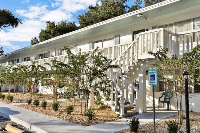 Building Photo - 1 Bedroom / 1 Bathroom Apartment Home ** ... Unit 1140-217