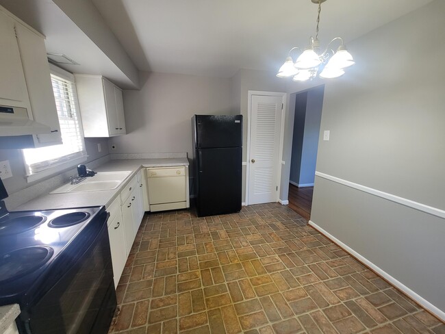 Photo - 872 Tearose Dr