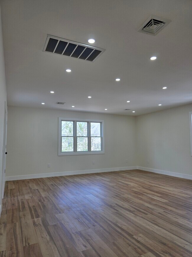 Living room - 9421 85th Rd