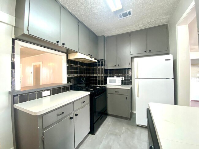 Photo - 30th-407 E Unit A