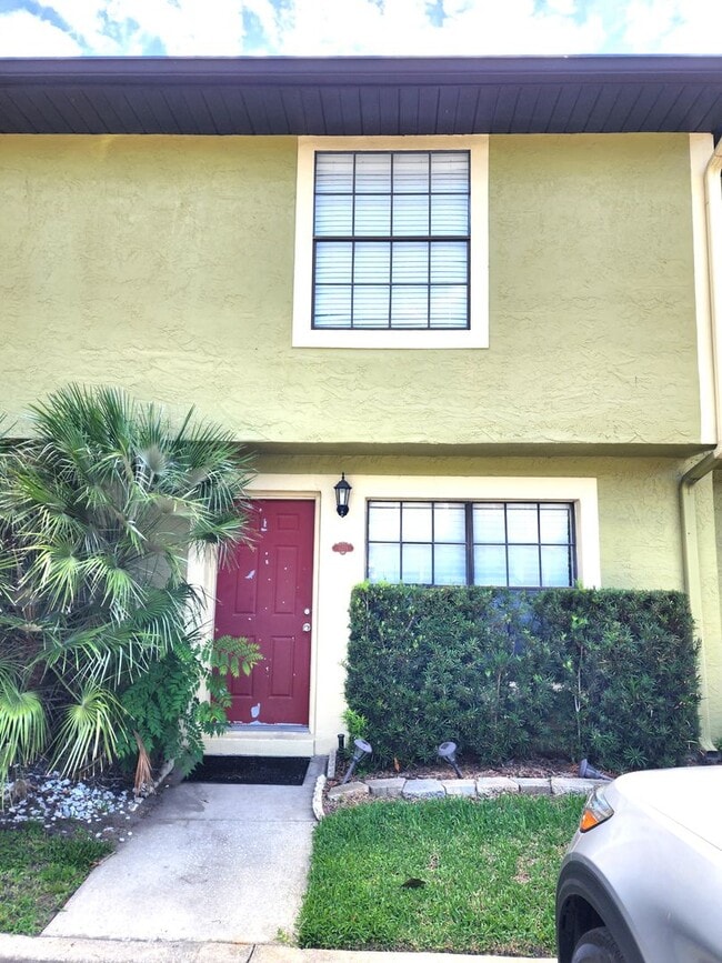 Building Photo - 2-story townhome - Private Patio - Pool - ... Unit 130