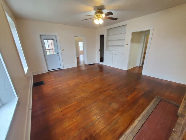 Dining Room - 905 W High St Unit 905