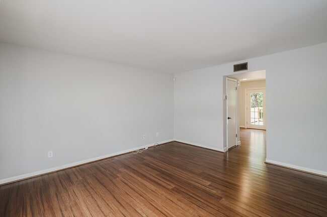 Photo - 2645 Southbury Cir