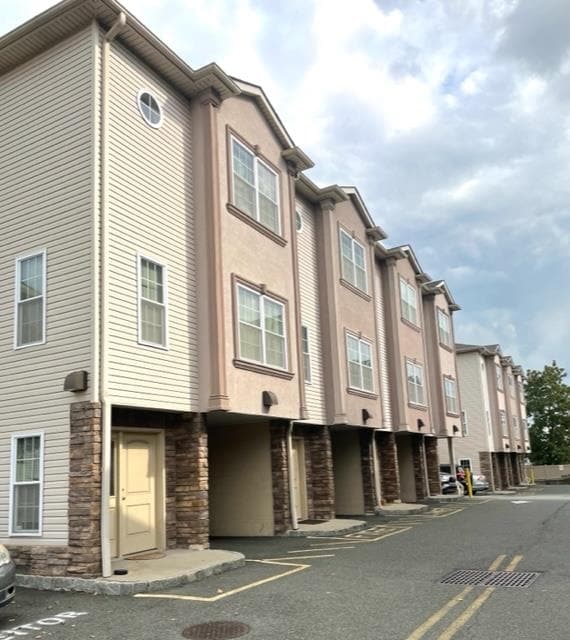 Building Photo - 734 County Ave Unit A4