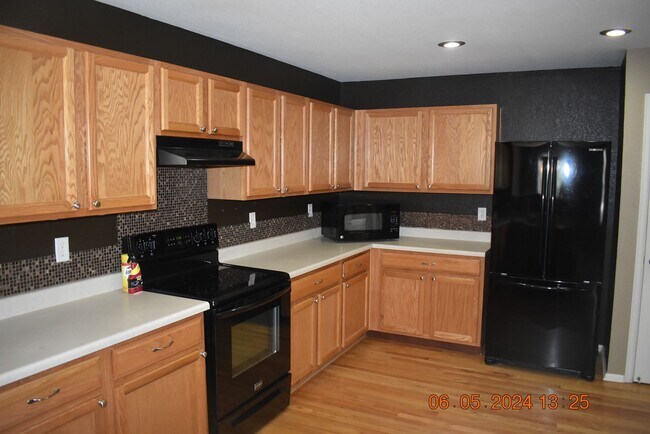 Photo - Cozy and Spacious 3 bed Townhome!