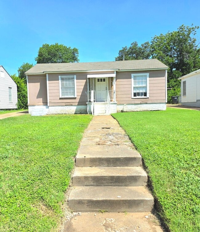 Building Photo - Two Bedroom
