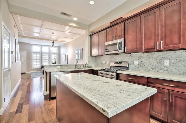 Kitchen - 125 Laurel Grove Ln