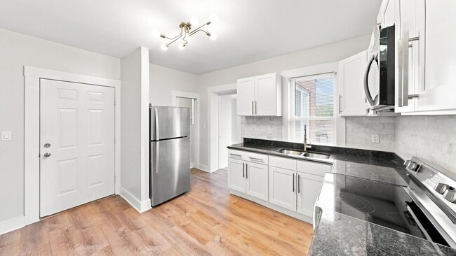 Building Photo - 335 John St Unit 2