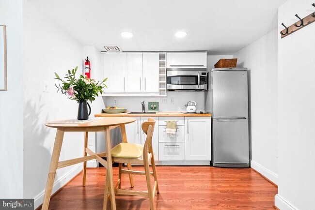 Photo - 1701 16th St NW Unit 204