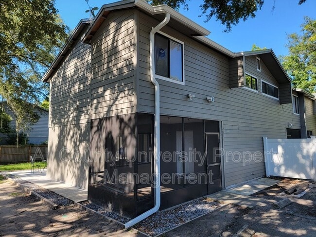 Building Photo - 207 SW 6th Ave Rental