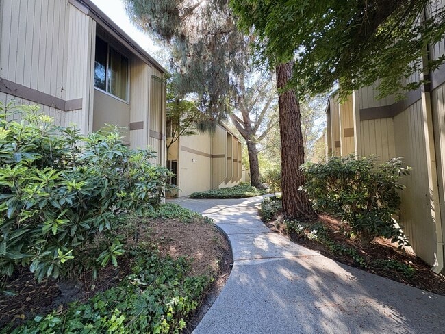 Charming 2BR/2BA Condo Steps from Downtown... - Charming 2BR/2BA Condo Steps from Downtown...