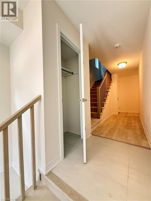 Photo - 660 Colborne St W