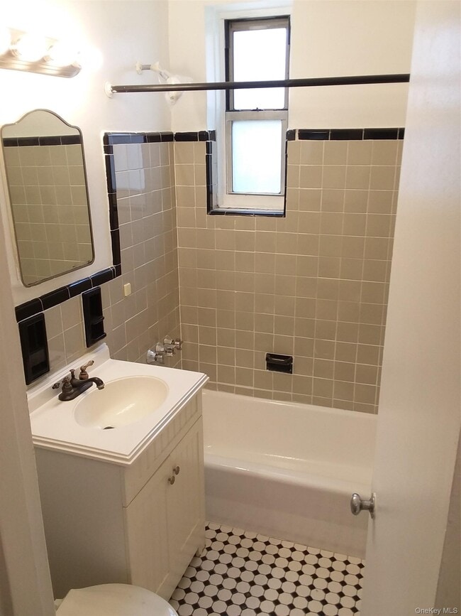 Photo - 67-30 Clyde St Unit 3P