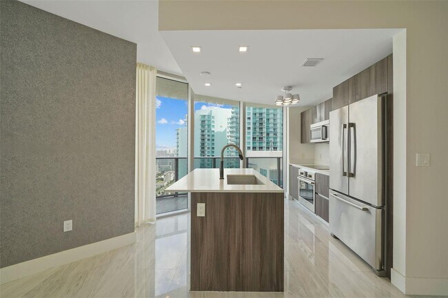 Photo - 488 NE 18th St Unidad 3701