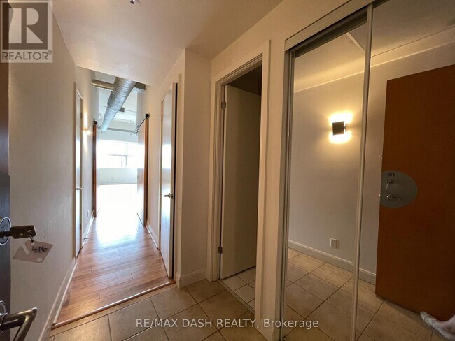Photo - 700 King St W Unit 416