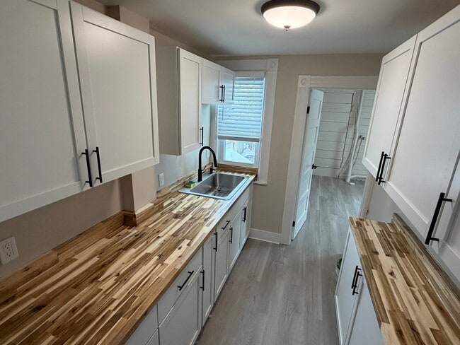 Building Photo - 503 Rimmon St