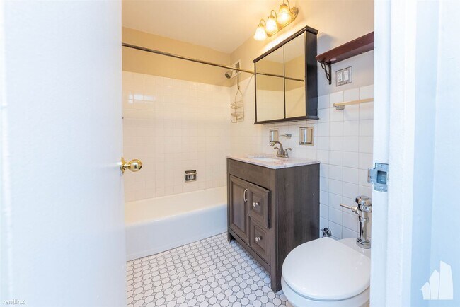 Photo - 1 br, 1 bath Condo - 6157 N Sheridan Rd