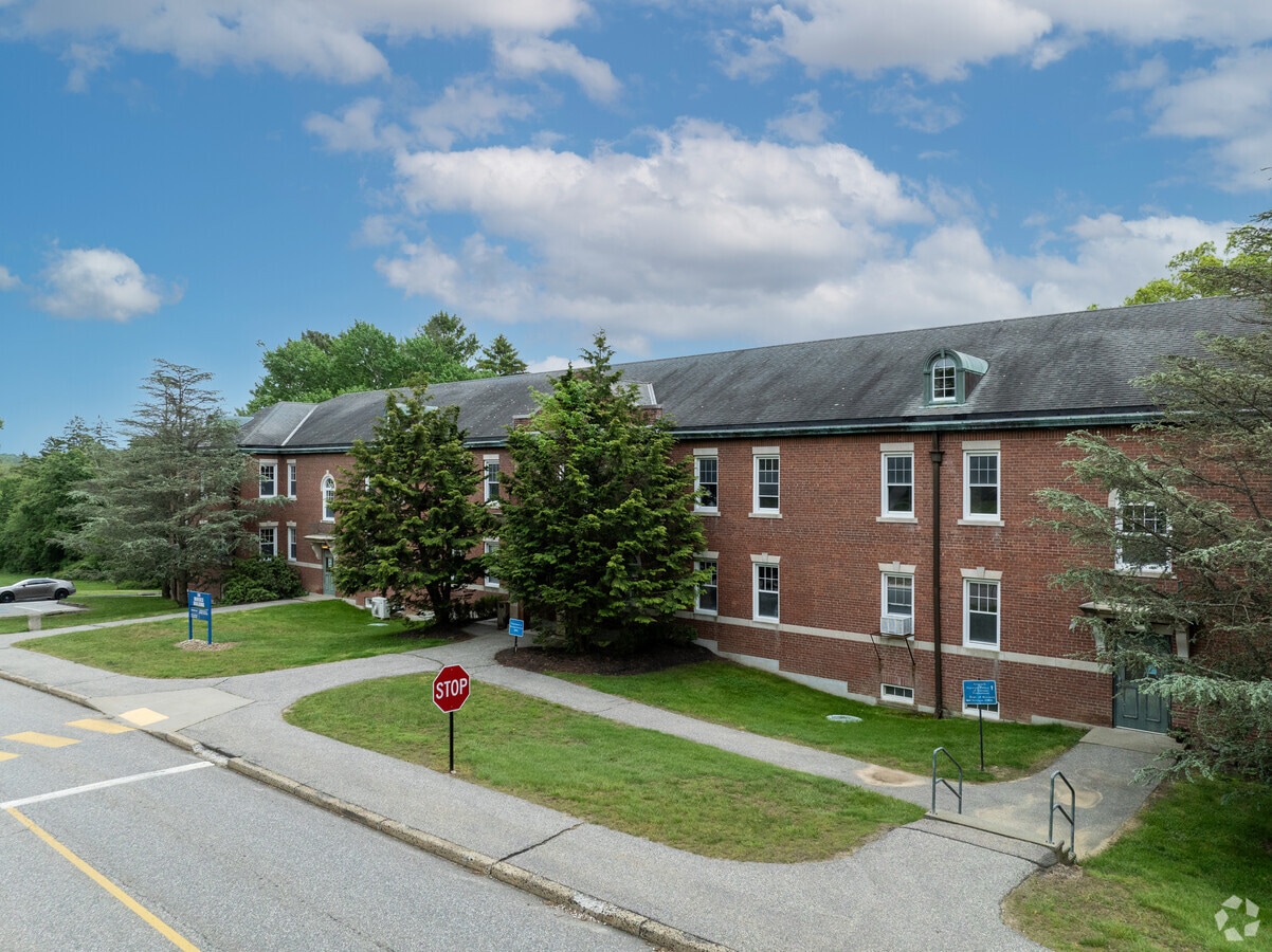 Exterior - Uncas Condominiums
