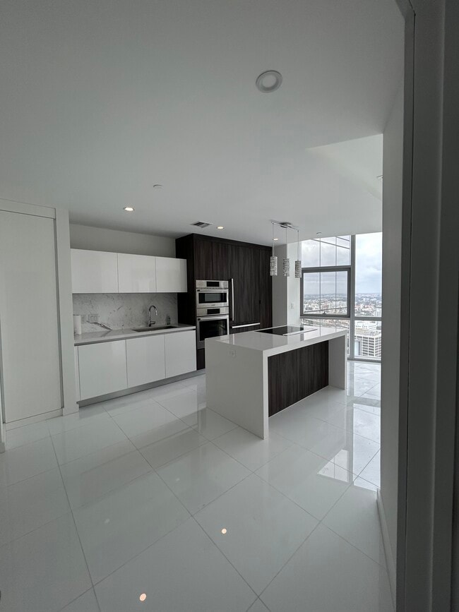 Photo - 851 NE 1st Ave Unit 4302