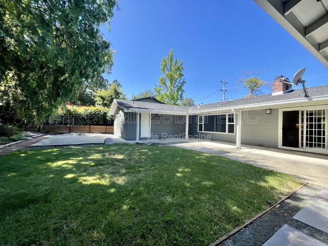 Photo - 626 Huntleigh Dr