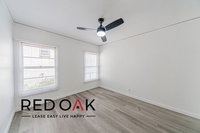 Photo - 1848 N Edgemont St Unit 6