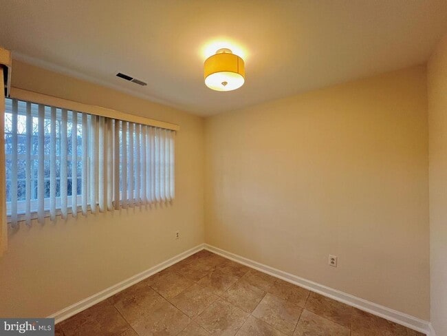 Building Photo - 8589 Falls Run Rd Unit B