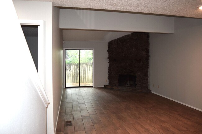 121 Perth Ct