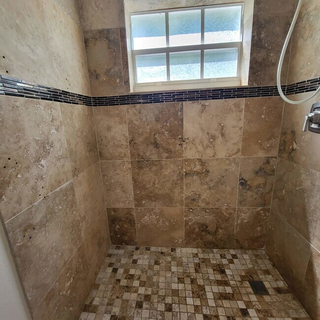 Photo - 5700 NE 20th Ave