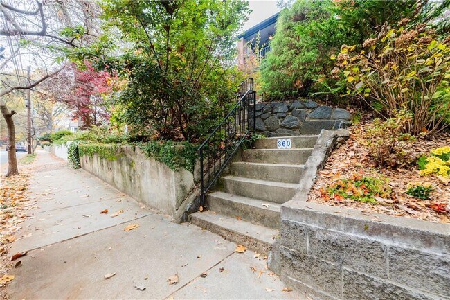 Photo - 360 8th St NE