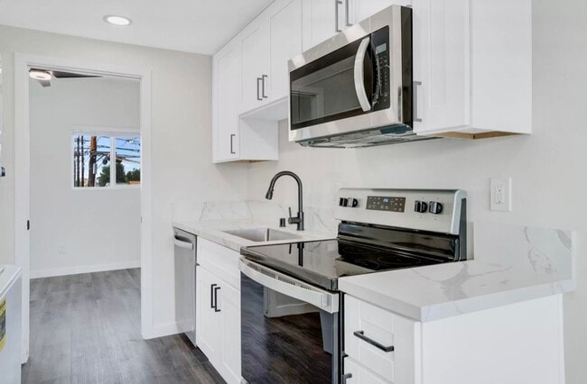 Photo - Beautiful Renovated 1 Bed/1 Bath w/yard-MOVE IN PROMOTION Unidad 4959 D