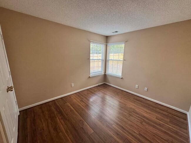 Photo - 597 Bloomover St