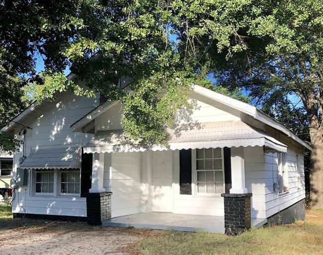 Building Photo - Cute 2 Bed/1 Bath HOUSE w/ yard!!