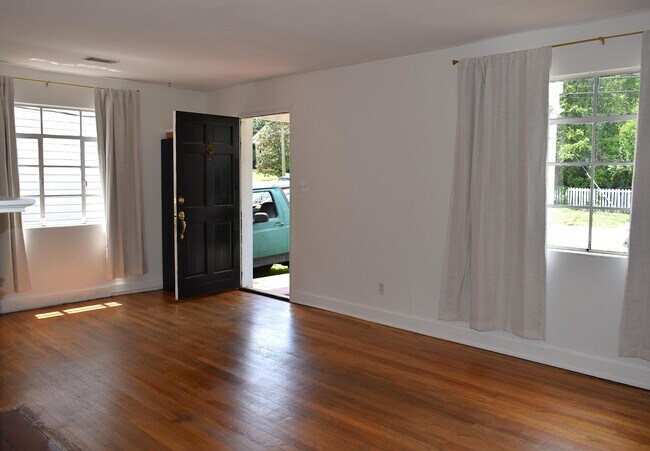 1208 Hickman Rd