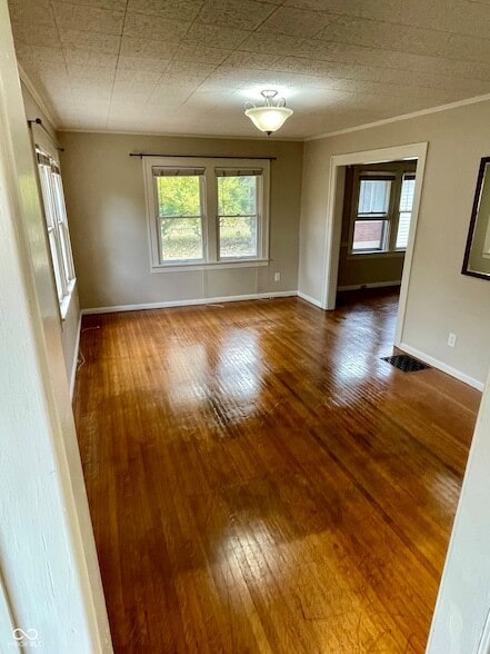 Photo - 5841 Julian Ave