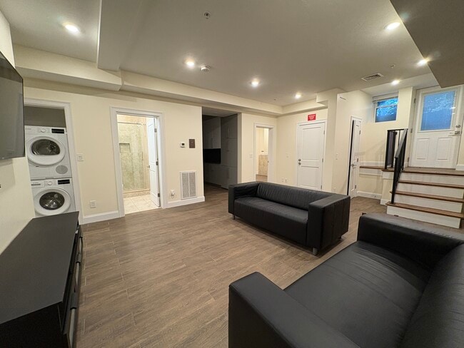 Photo - 1614 Beacon St Unit 1