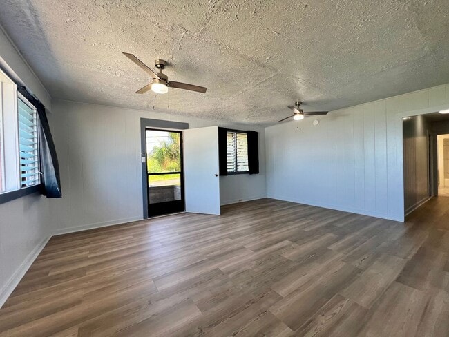 Photo - 3 bedroom 1.5 bath in South Kona with a covered carport