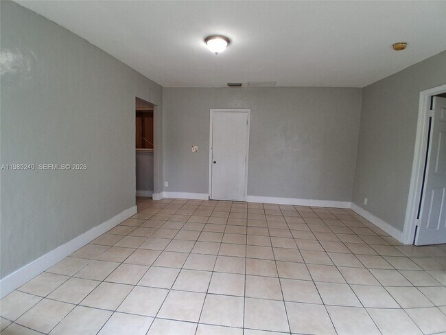 Photo - 880 NW 129th St