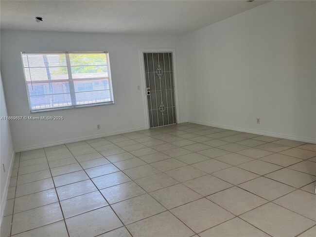 Photo - 5300 Hollywood Blvd Unit 10