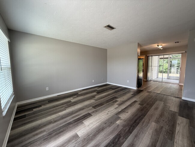 Photo - 464 Briarwood Rd