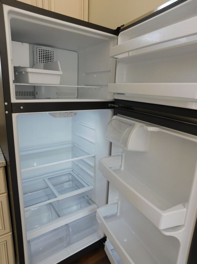 Photo - 180 Alexander Wy S