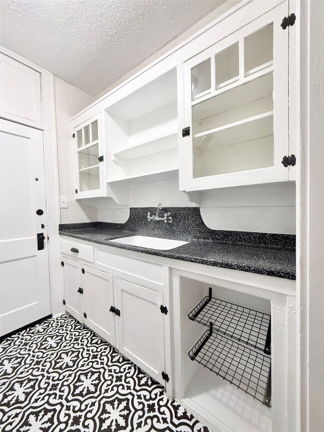 Photo - 1126 Berthea St Unit 7