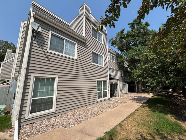 Building Photo - 1301 University Ave Unit C104