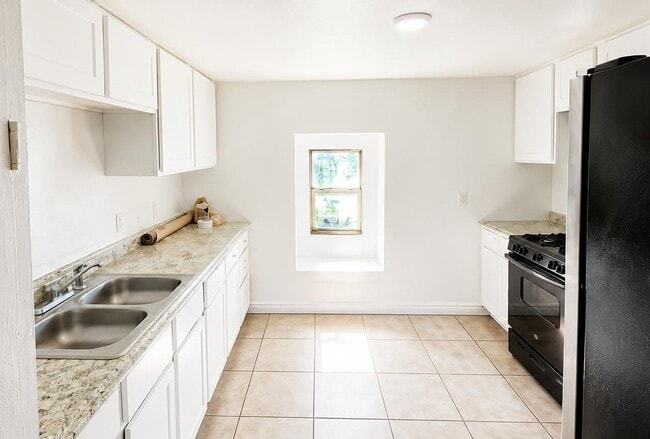 Photo - 2704 Keeler St