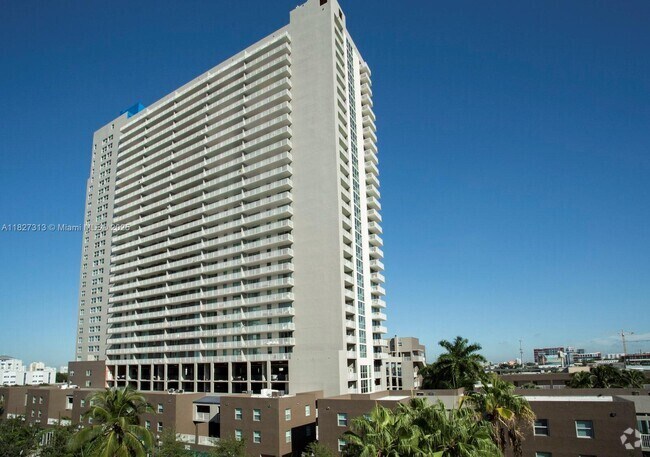 Building Photo - 915 NW 1st Ave Unit H1908 Rental